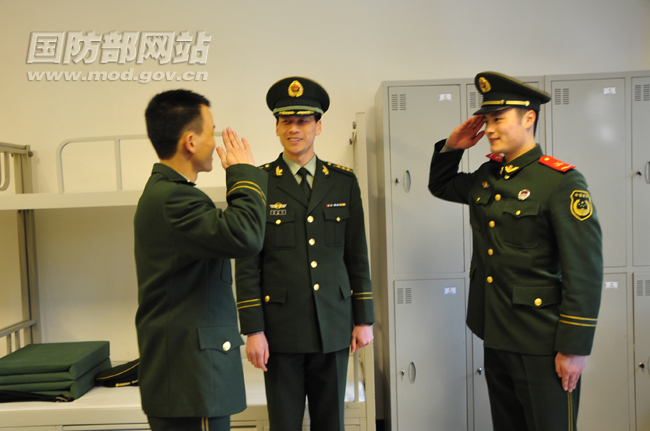蔡东桦与班长刘帅第一次见面.