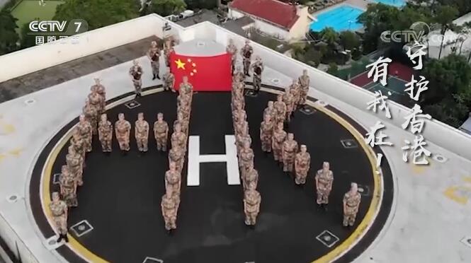 AI修复中国人民解放军进驻香港珍贵历史瞬间