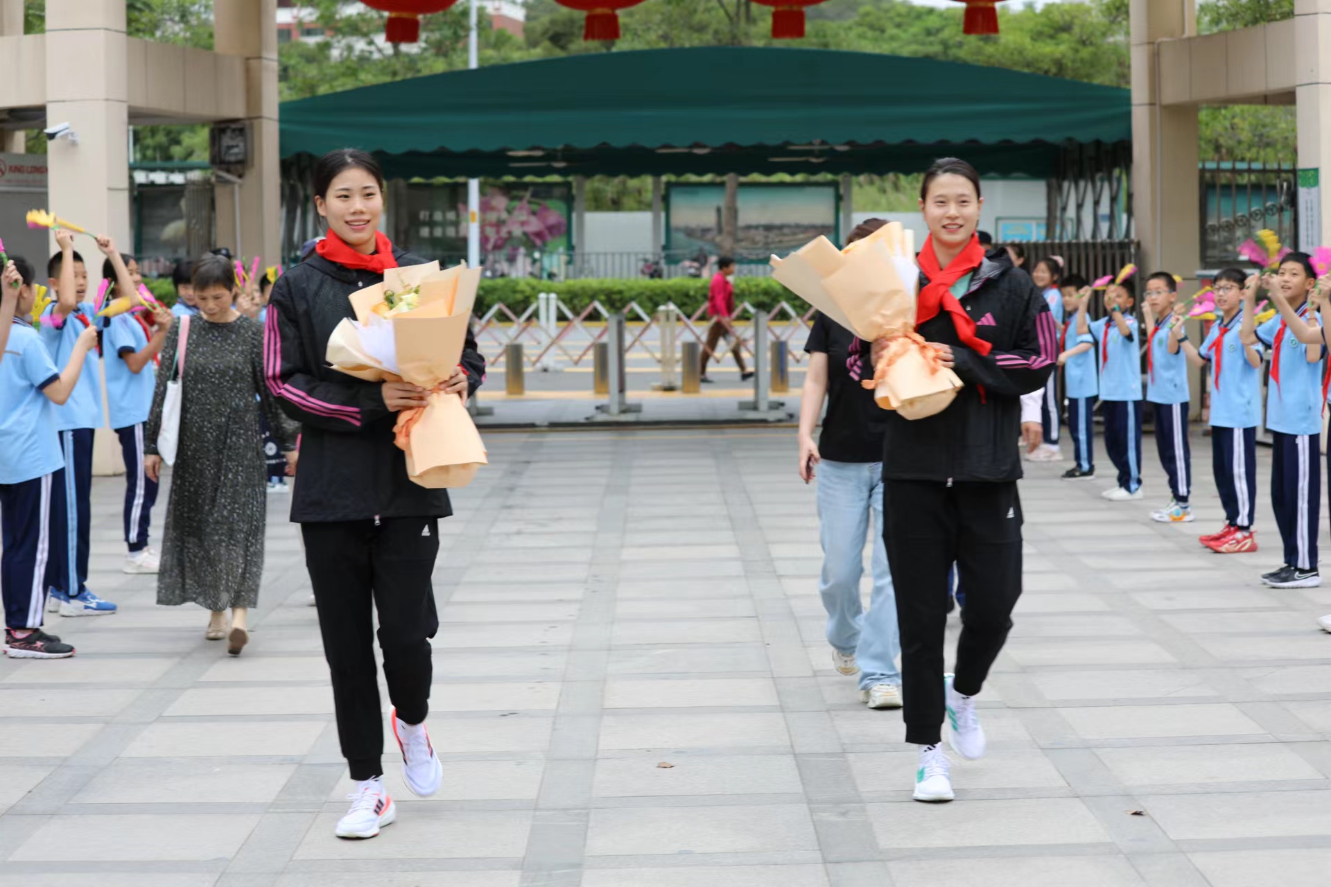体育明星走进厦门校园 宣传推广田径运动助推思明全民运动