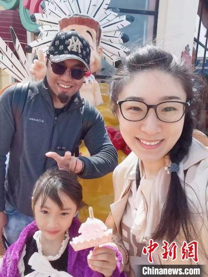 台青沈仕翰与家人。　辽宁省台办供图