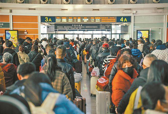 为期40天的2025年春运开启 带着思念迈向团圆