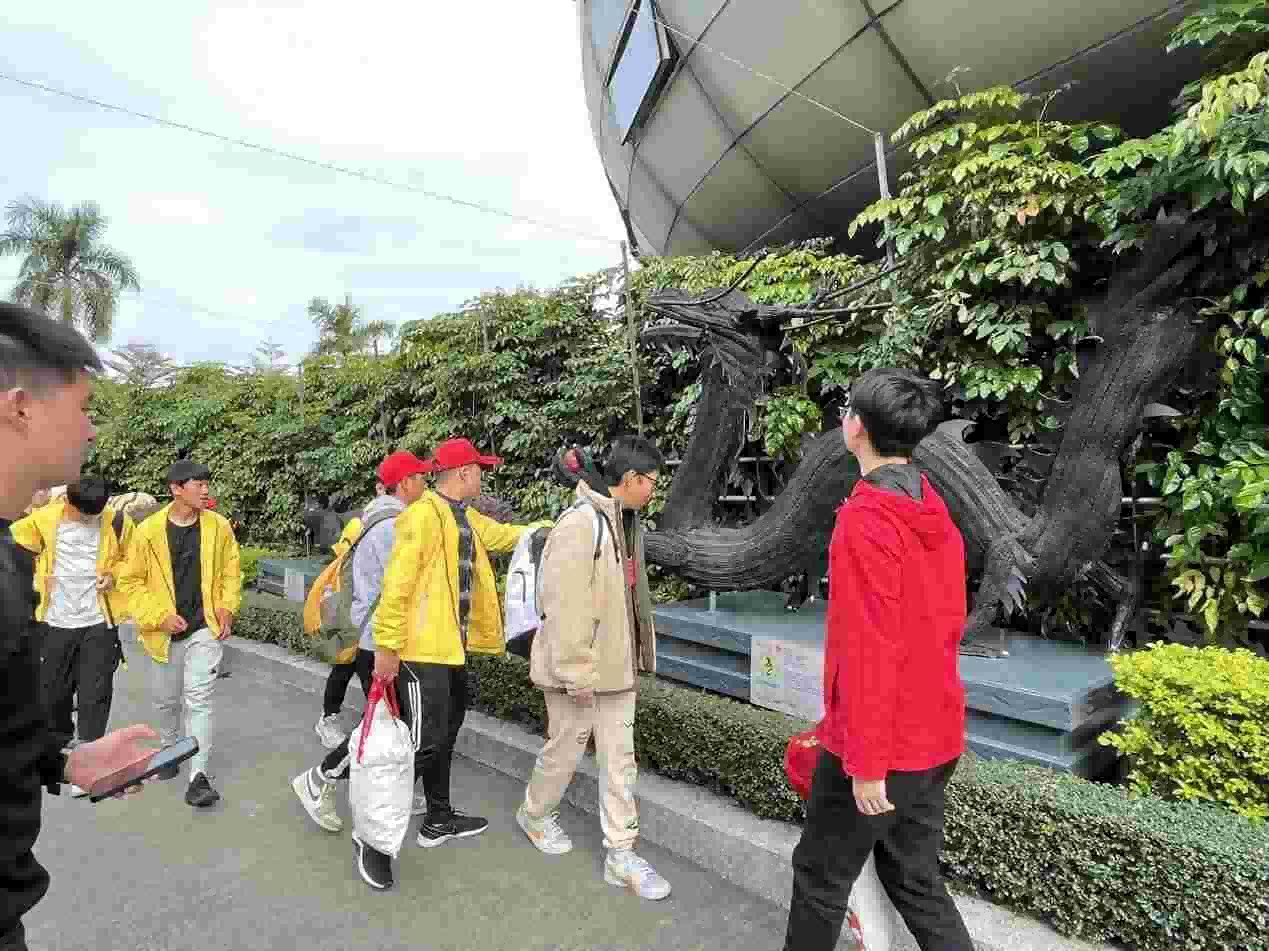 kaiyun网站“中国寻根之旅”冬令营一一华侨大学营走进正新（厦门）汽车国际文化中心(图3)