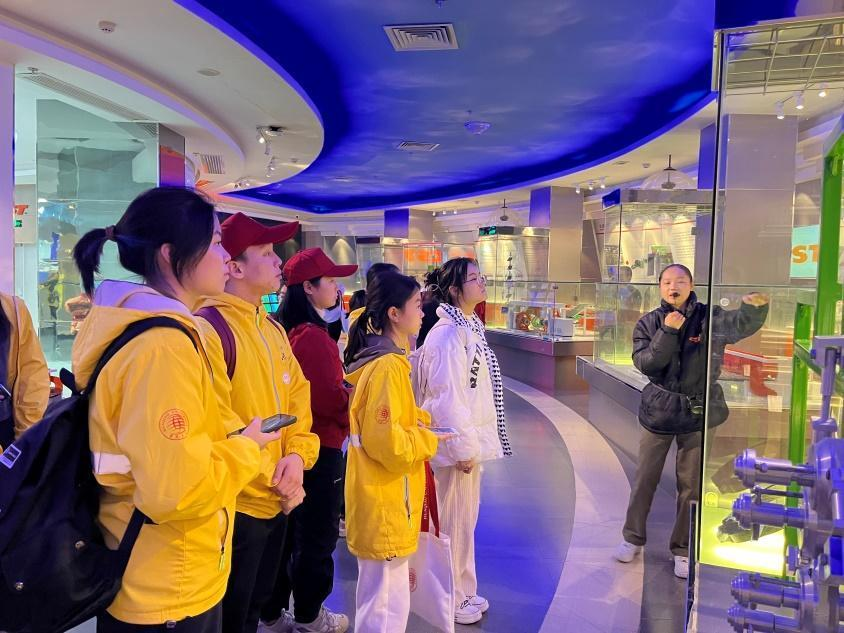 kaiyun网站“中国寻根之旅”冬令营一一华侨大学营走进正新（厦门）汽车国际文化中心(图4)